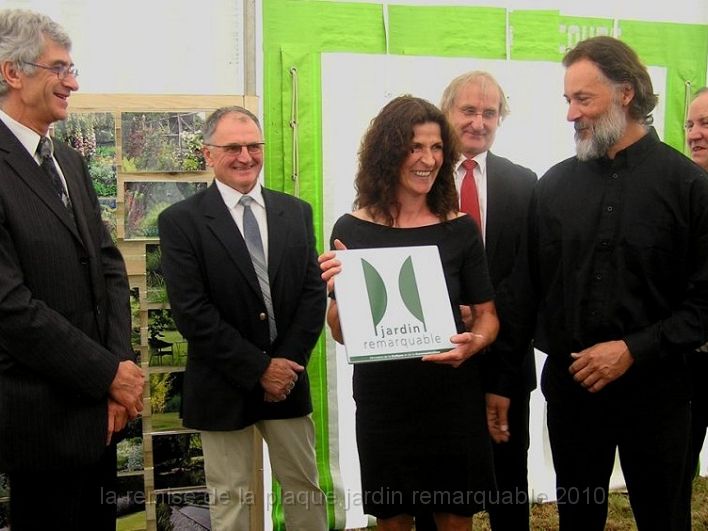 remise de la plaque.jpg